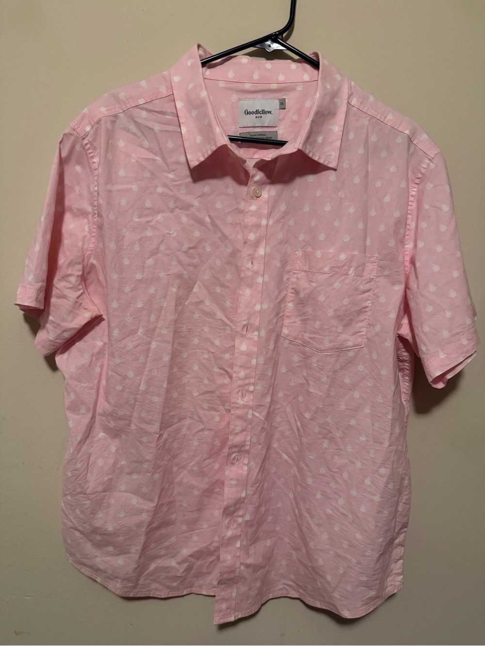 Goodfellow & Co Pink Short-Sleeve Button-Down Shirt with White Pineapple Print